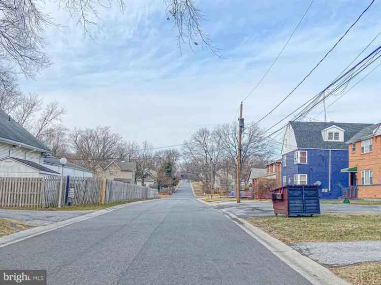 Single-family house For Sale in Claymont, Delaware