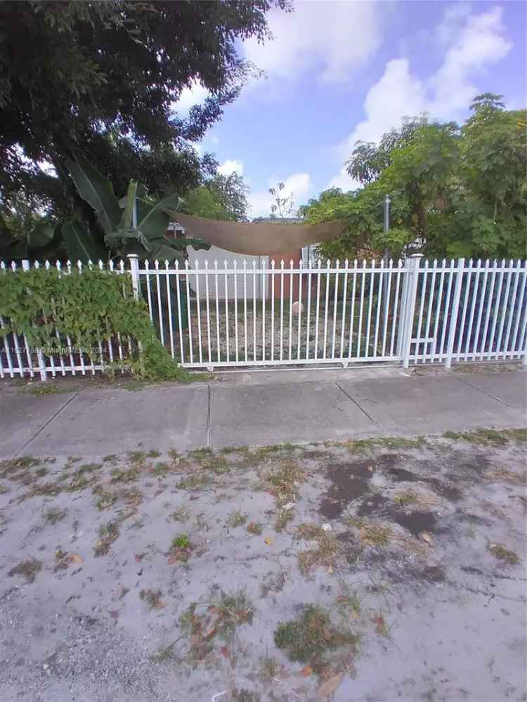 Single-family house For Sale in 1050, Northwest 142nd Street, North Miami, Florida