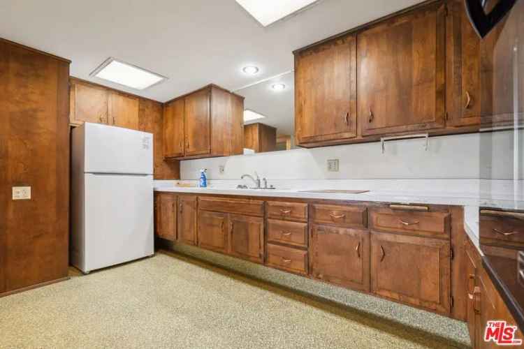 Condo For Sale in 13681, Saint Andrews Drive, Seal Beach, California