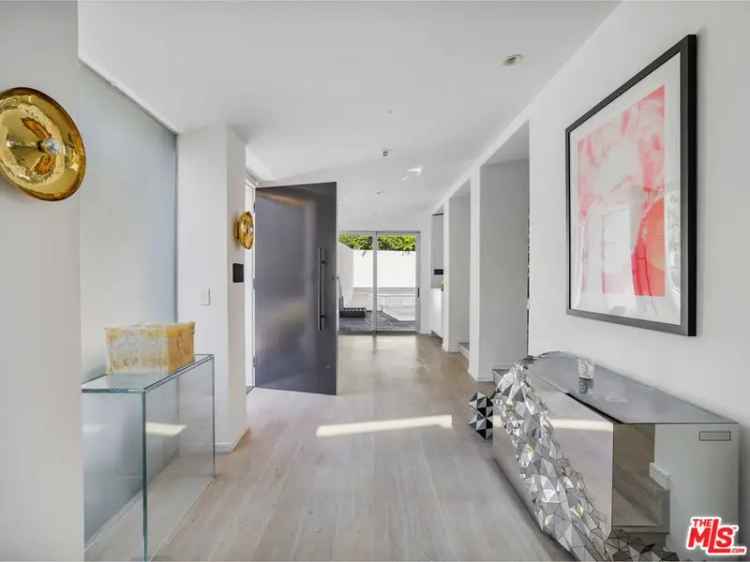 Single-family house For Sale in West Hollywood, California