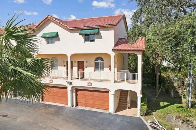 House For Sale in Pompano Beach, Florida