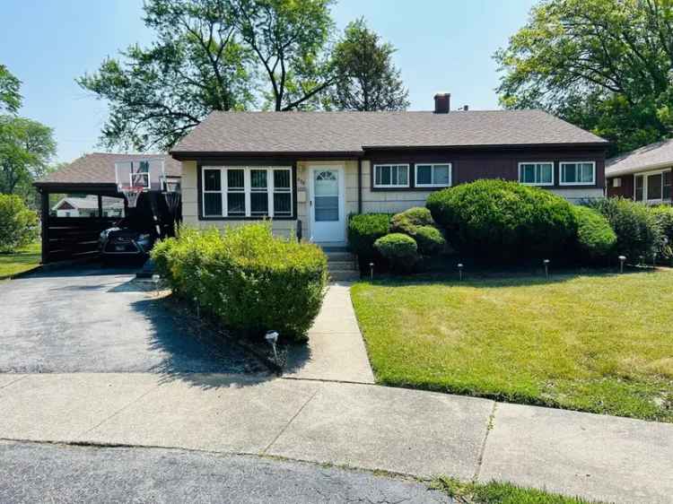 Single-family house For Sale in 638, East 161st Street, South Holland, Illinois