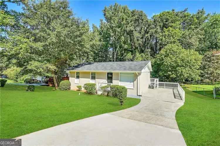 Single-family house For Sale in 3961, Cornell Boulevard Southwest, Atlanta, Georgia