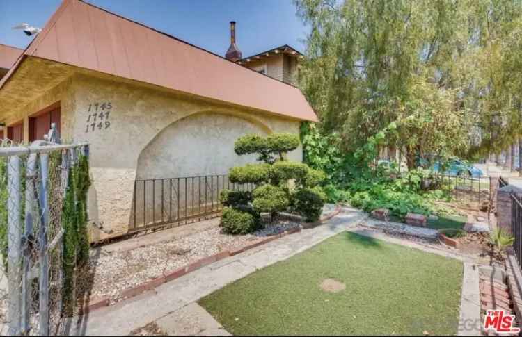 Multi-family house For Sale in 1745, South Harvard Boulevard, Los Angeles, California