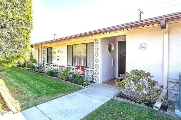 Single-family house For Sale in 1261, Oakmont Road, Seal Beach, California