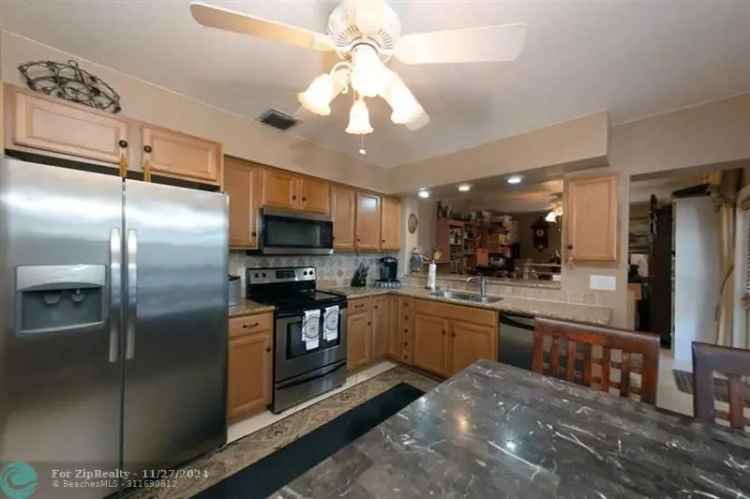 Single-family house For Sale in Pompano Beach, Florida