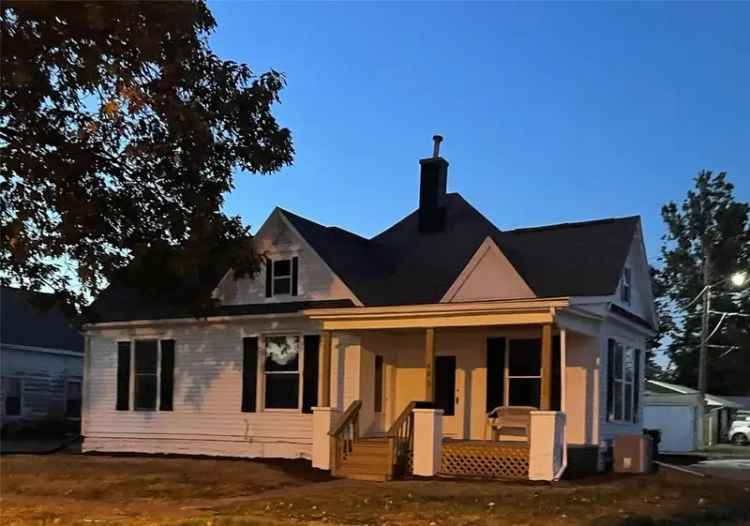 Single-family house For Sale in 409, West 4th Street, Vinton, Iowa