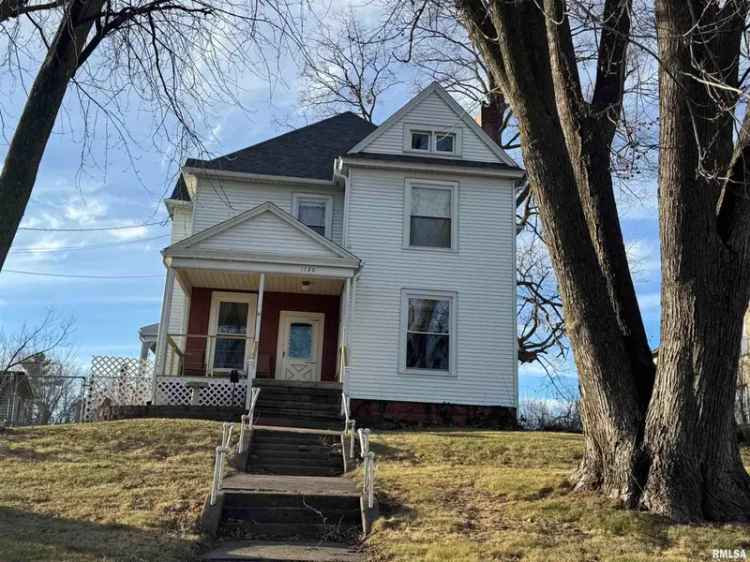 Single-family house For Sale in 1720, North 3rd Street, Clinton, Iowa