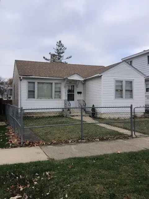 Single-family house For Sale in 3304, North Ozanam Avenue, Chicago, Illinois