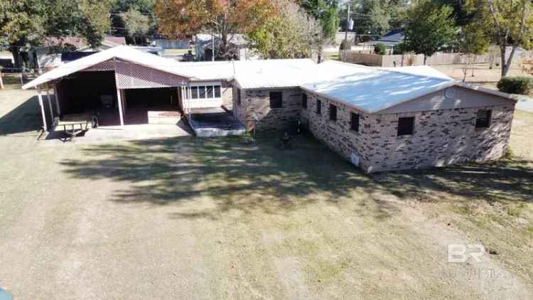 Single-family house For Sale in Robertsdale, Alabama