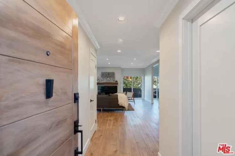 Condo For Sale in 15245, La Maida Street, Los Angeles, California