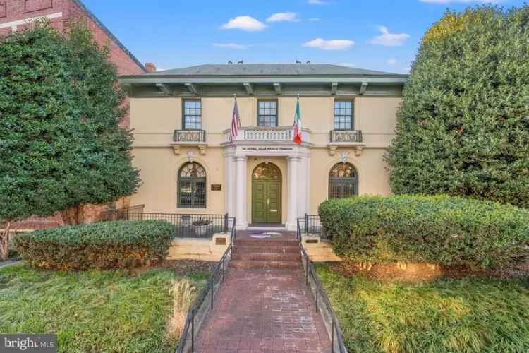 Single-family house For Sale in 1860, 19th Street Northwest, Washington, District of Columbia