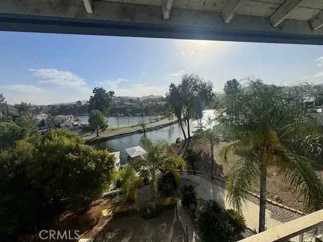 Single-family house For Sale in 22543, Canyon Club Drive, Canyon Lake, California