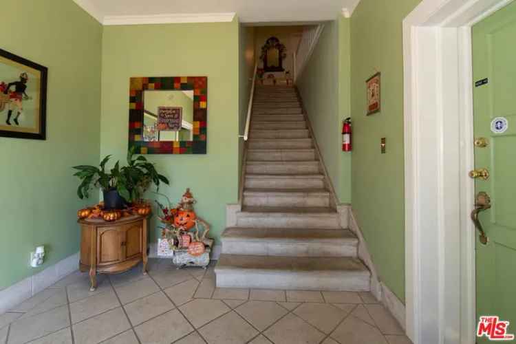 Multi-family house For Sale in 6254, South Van Ness Avenue, Los Angeles, California