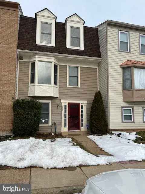 Townhouse for Rent 3 Beds 25 Baths Near 66 and VRE