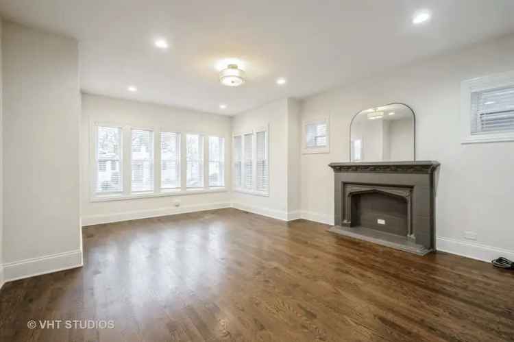 Single-family house For Sale in 6217, North Campbell Avenue, Chicago, Illinois