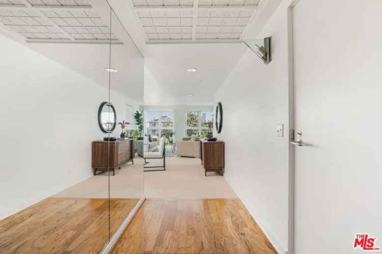 Condo For Sale in Los Angeles, California