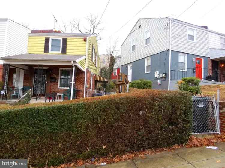 Single-family house For Sale in 846, 50th Place Northeast, Washington, District of Columbia