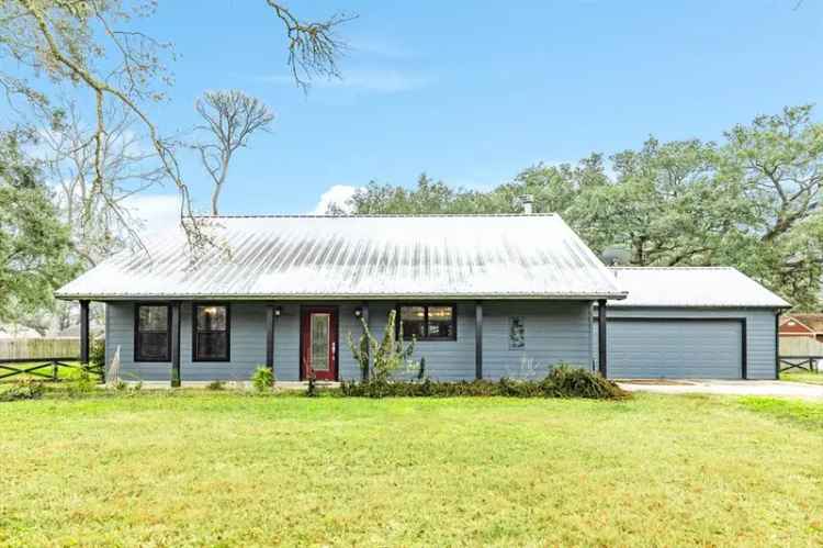 Single-family house For Sale in 653, County Road 698, Texas