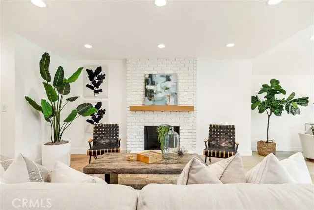 Single-family house For Sale in 1542, Irvine Avenue, Newport Beach, California