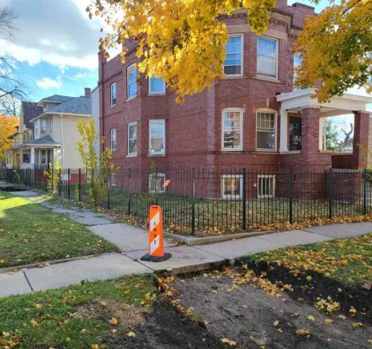 Multi-family house For Sale in 5501, West Walton Street, Chicago, Illinois