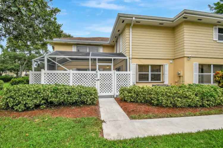 House For Sale in Boynton Beach, Florida