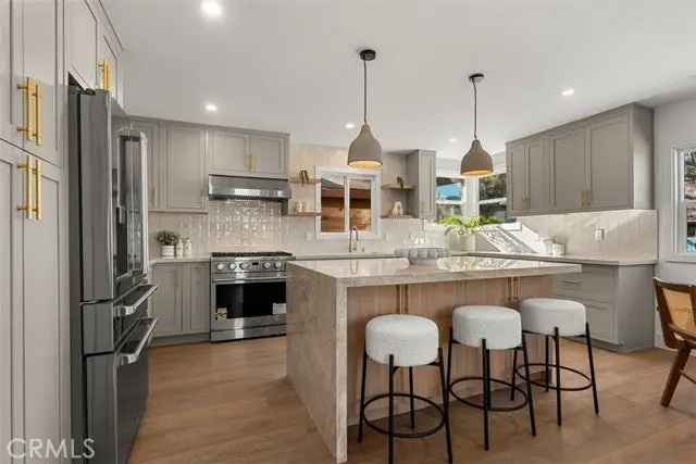 Single-family house For Sale in 2224, Riverdale Avenue, Los Angeles, California