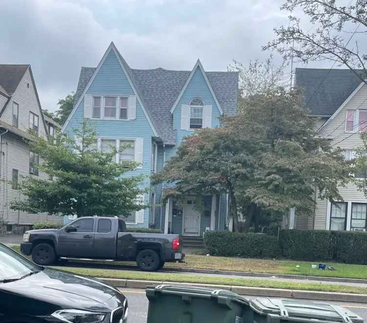 Multi-family house For Sale in 1921, North Avenue, Bridgeport, Connecticut