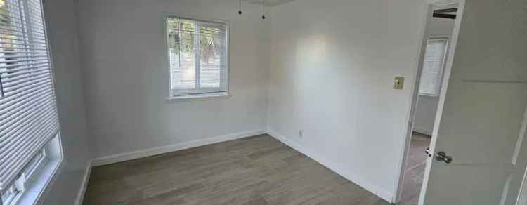 Apartment Unit for Rent Near Freeway and Shopping