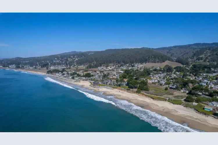 Single-family house For Sale in Half Moon Bay, California