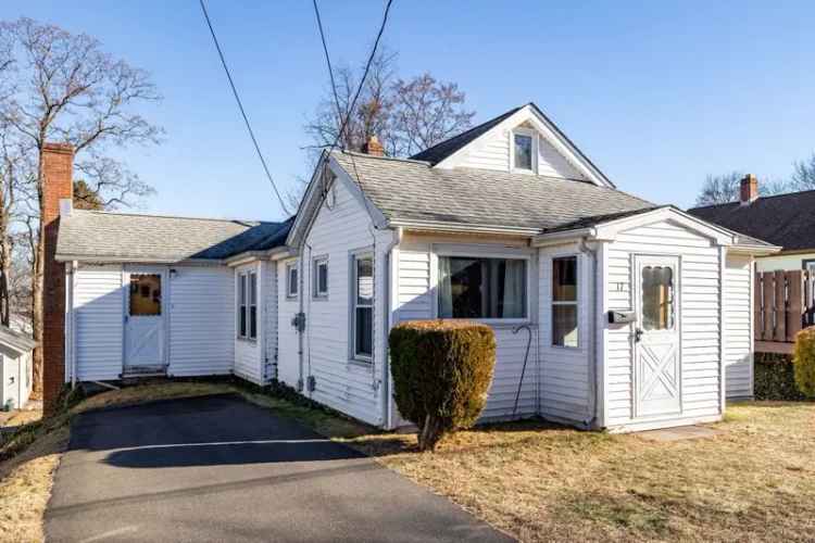 Single-family house For Sale in 17, Overlook Avenue, Bristol, Connecticut