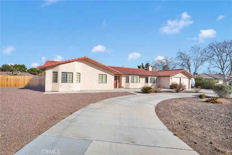 Single-family house For Sale in 20382, Ituma Road, Apple Valley, California