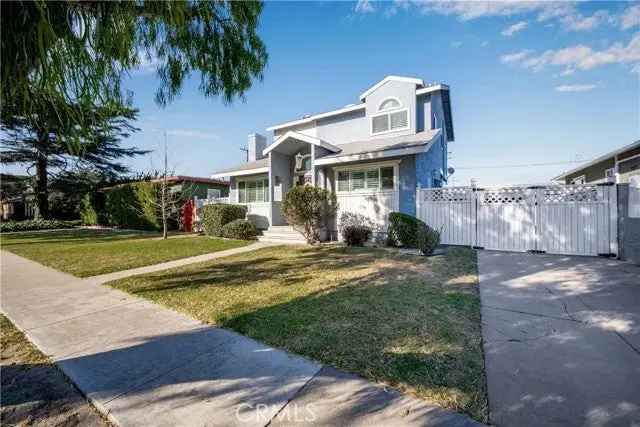 Single-family house For Sale in 5633, East Spring Street, Long Beach, California