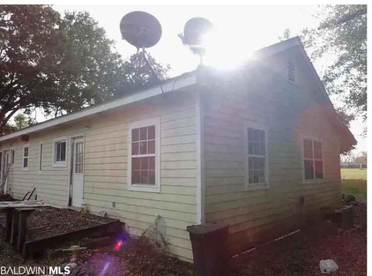 Single-family house For Sale in Lillian, Alabama