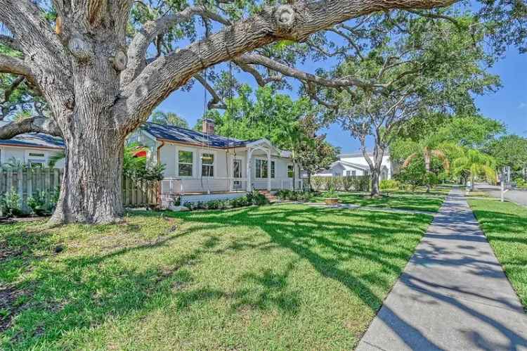 Single-family house For Sale in 1910, Morris Street, Sarasota, Florida