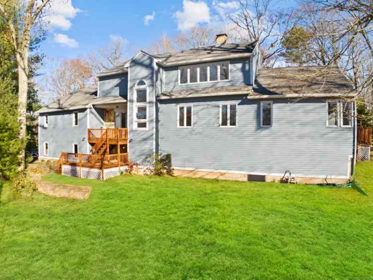 Single-family house For Sale in 104, Mapleview Road, Wallingford, Connecticut