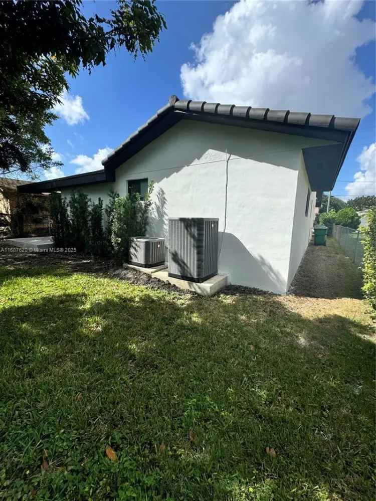 Single-family house For Sale in 3335, Southwest 65th Avenue, West Miami, Florida