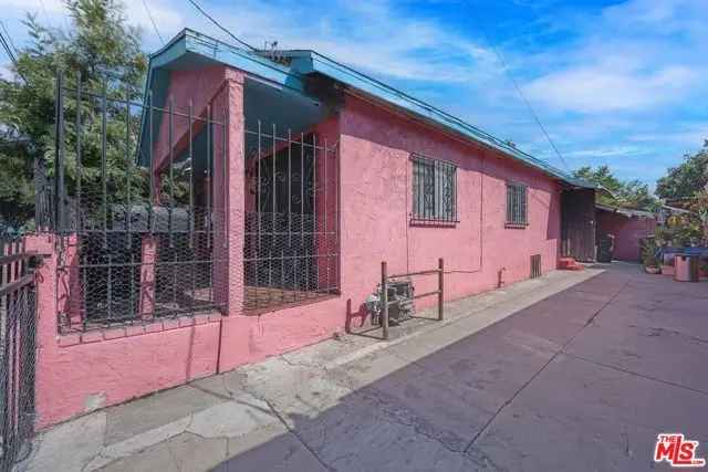 Single-family house For Sale in Los Angeles, California