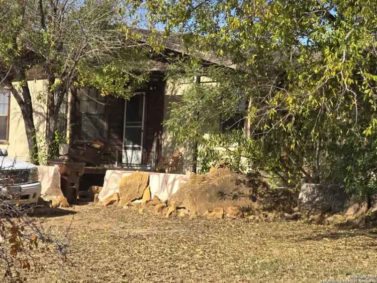 Single-family house For Sale in Lone Oak, Texas