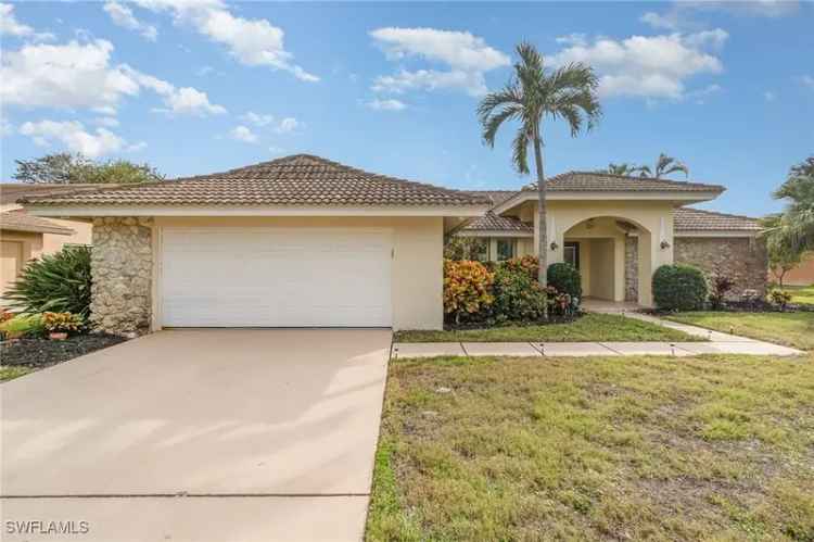 Single-family house For Sale in Bonita Springs, Florida