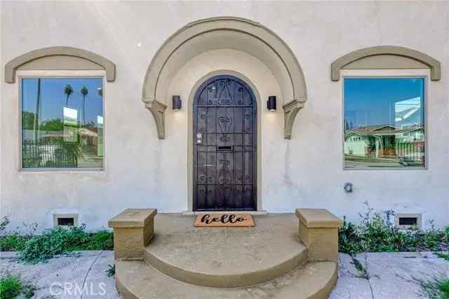 Single-family house For Sale in 1622, West 66th Street, Los Angeles, California