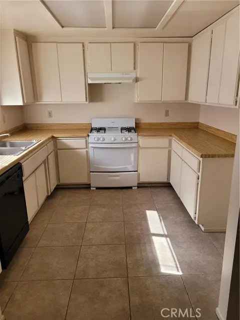 Multi-family house For Sale in 33085, Wishing Well Trail, Cathedral City, California