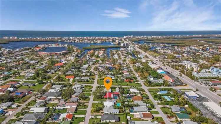 Single-family house For Sale in 83, 2nd Street, Bonita Springs, Florida