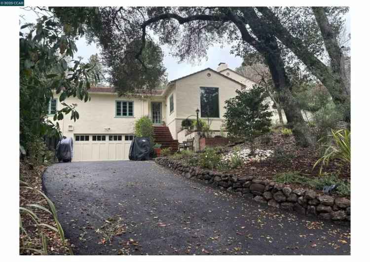 Single-family house For Sale in 23, El Verano Road, Orinda, California