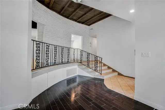 Single-family house For Sale in 5139, San Feliciano Drive, Los Angeles, California