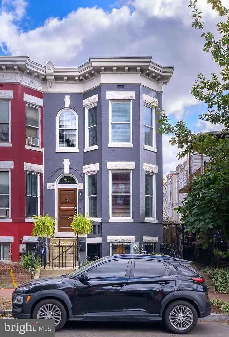 House For Sale in 709, 3rd Street Northeast, Washington, District of Columbia