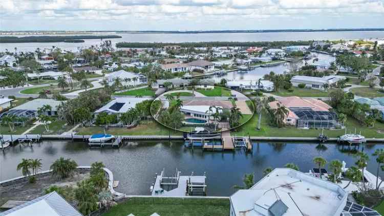 Single-family house For Sale in Longboat Key, Florida