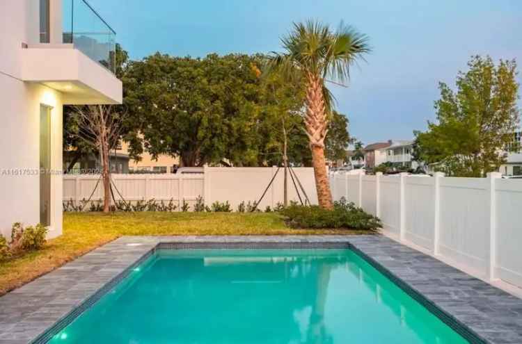 House For Sale in Pompano Beach, Florida