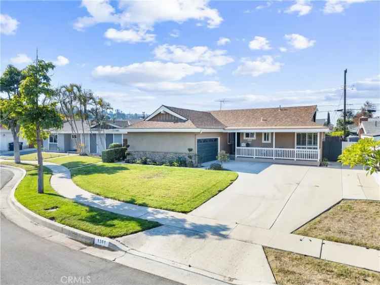 Single-family house For Sale in 1301, Debwood Place, La Habra, California