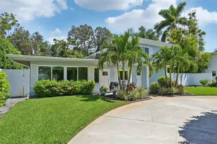 Single-family house For Sale in 608, Armada Road South, Venice, Florida